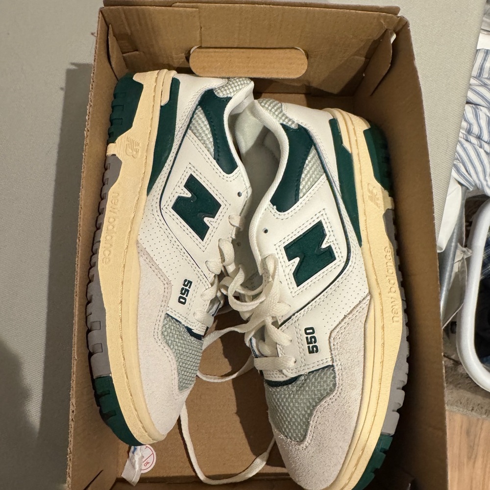 New Balance 550 in Green and Cream